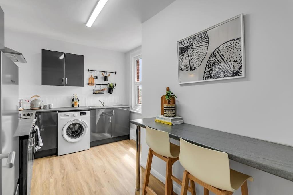 1-Bed Seaside Apartment With Parking Cromer Exterior foto