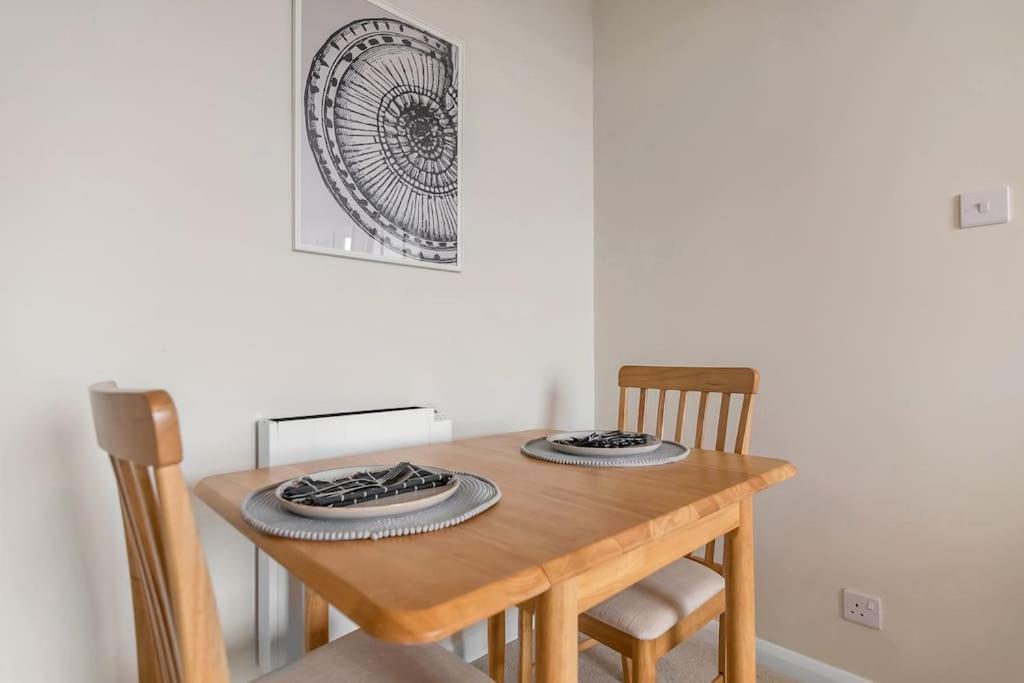 1-Bed Seaside Apartment With Parking Cromer Exterior foto